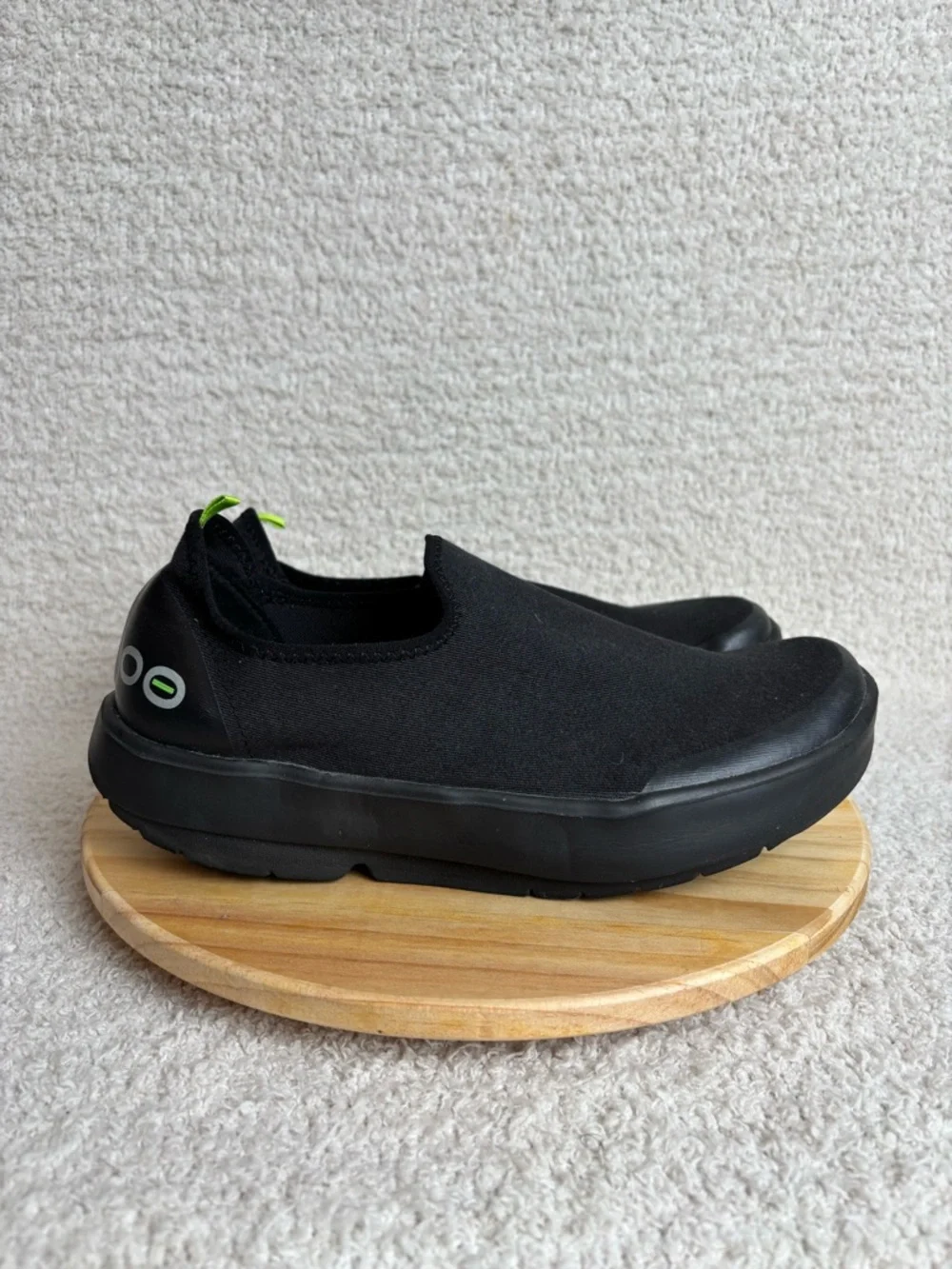 Oofos Shoes Womens 10 Black OOmg eeZee Low Slip on Recovery Sneakers